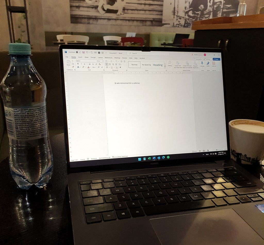 Gânduri într-o cafenea. Să fii dilematic la tine&nbsp;acasă!